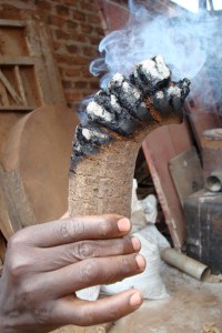 Combustion shapes the briquette