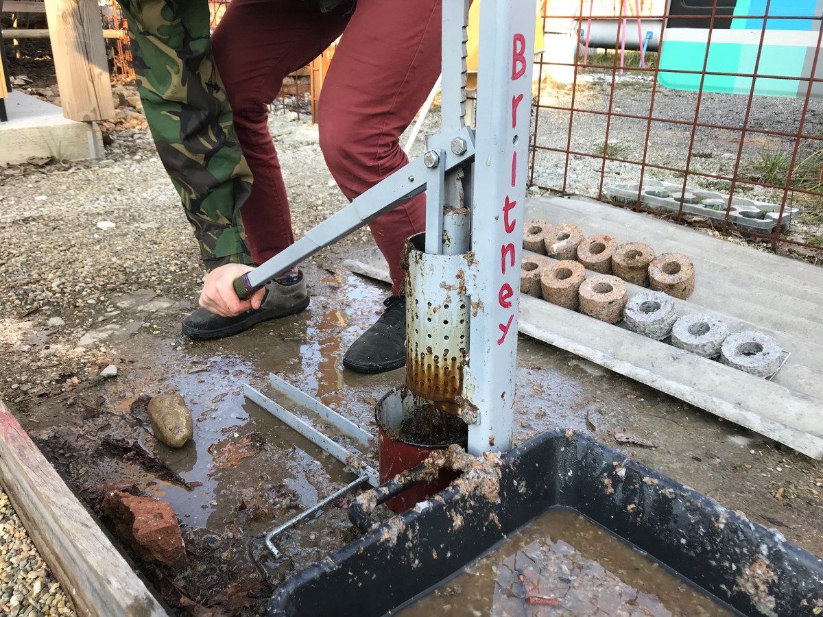 Making briquettes in Teren – Biomass Briquette Stoves